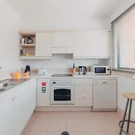 Lounge By Amazing Madeira * Φουνκάλ